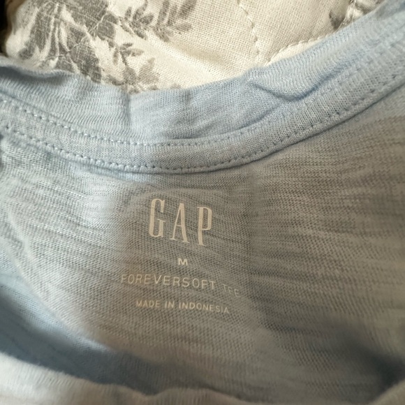 Lot of 7 size medium tops! Name brand!! - Picture 13 of 15